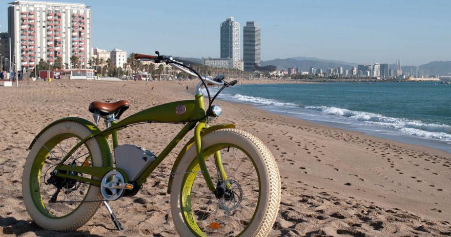 retro e-bike green beachin